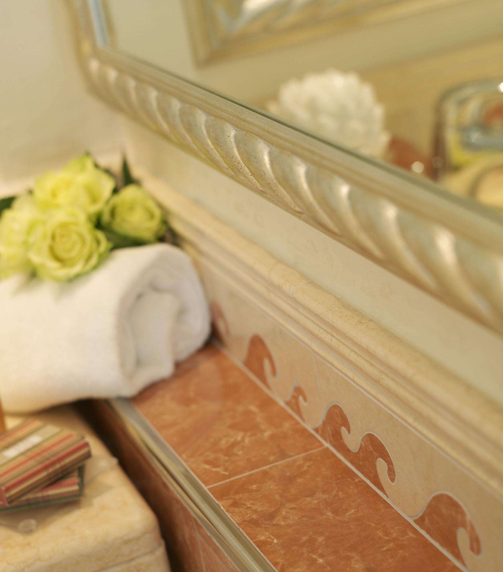 Hotel Tiffany'S ริชโชเน ภายนอก รูปภาพ