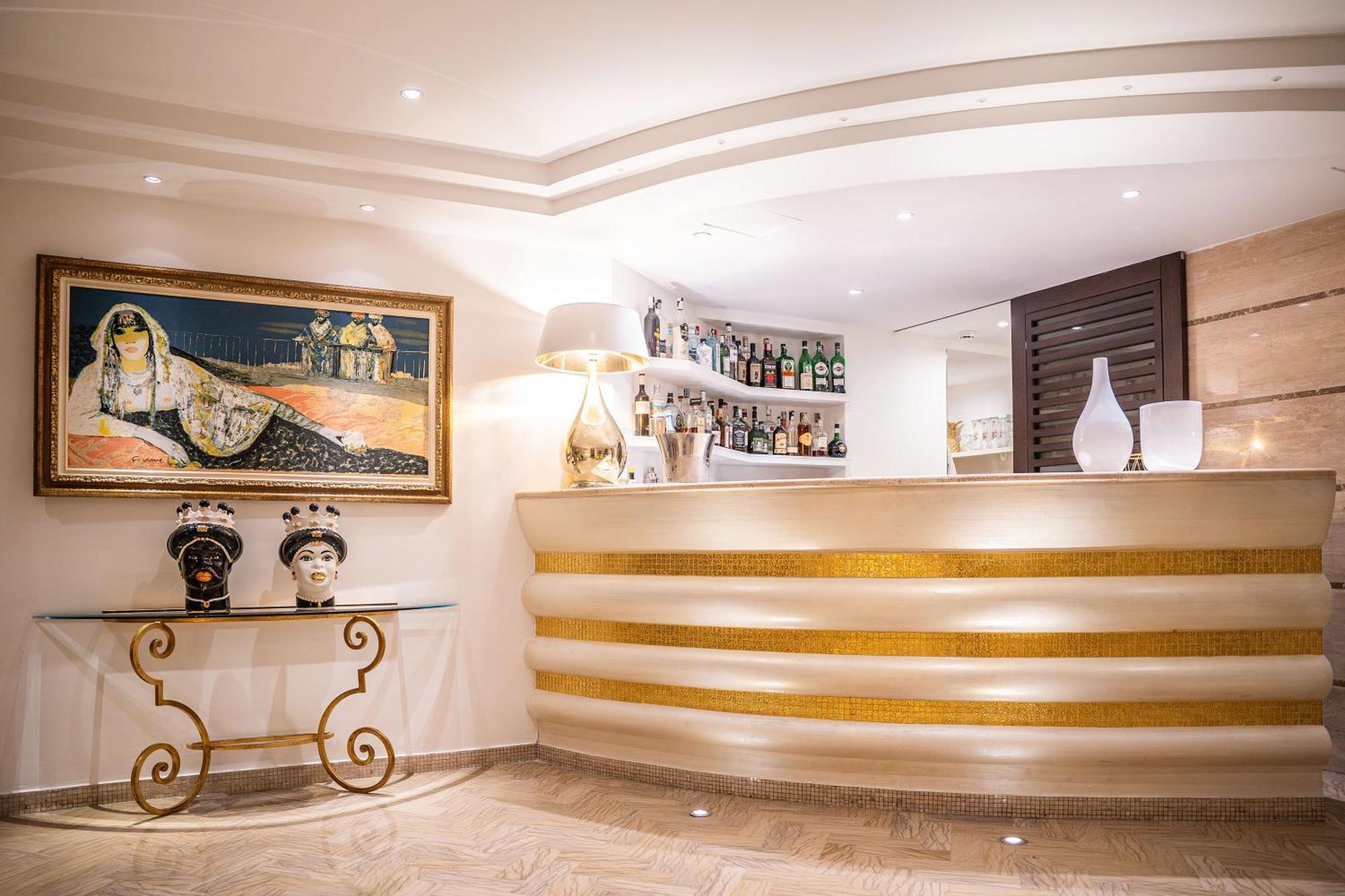 Hotel Tiffany'S ริชโชเน ภายนอก รูปภาพ